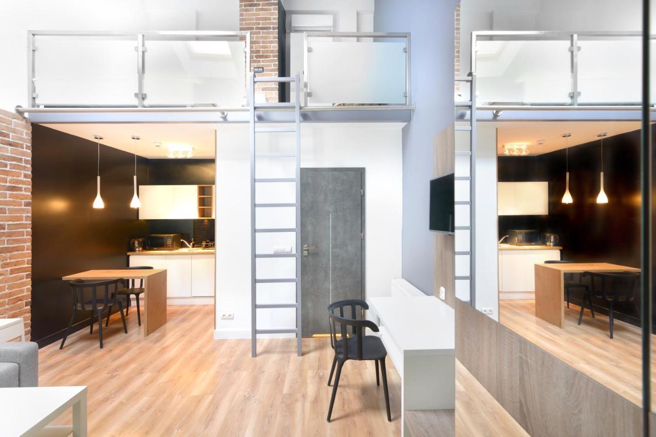 Cafe Garden Apartment *